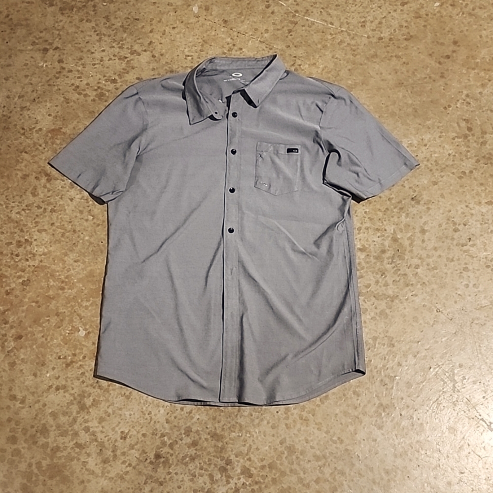 OAKLEY BUTTON DOWN SHIRT XL slim fit
